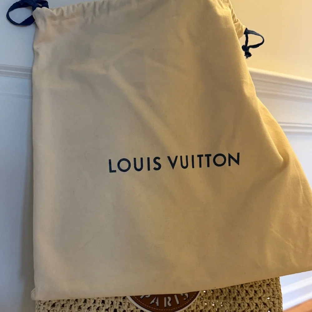 Faux Louis Vuitton Natural Woven Tote with Brown Logo Patch, never used - Picture 4 of 4